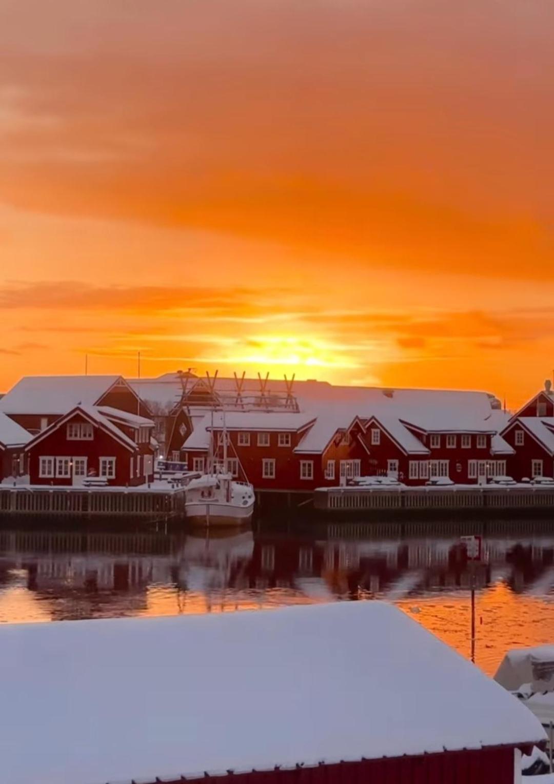 Kule Gule Huset Apartment Svolvaer Exterior photo